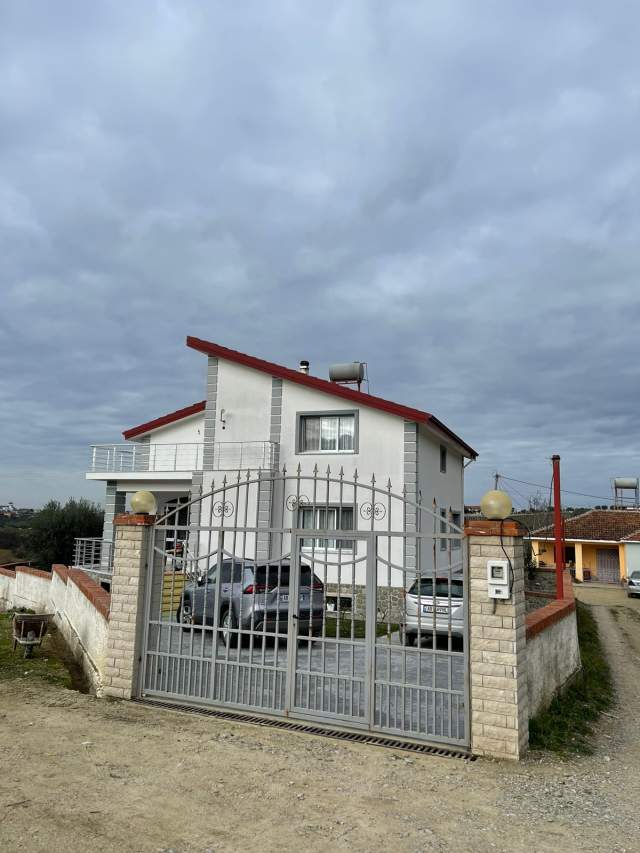 Tirane, shitet Vile 2 Katshe Kati 0, 328 m² 200.000 Euro (Rruga Teg-Daias)