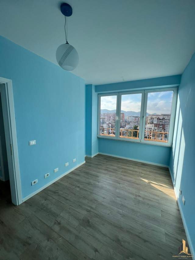 Tirane, jepet me qera zyre Kati 8, 141 m² 800 Euro (bllok , garda)