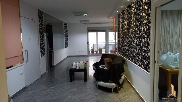Tirane, jepet me qera zyre Kati 3, 180 m² 1.500 Euro (Bllok , juridiku)