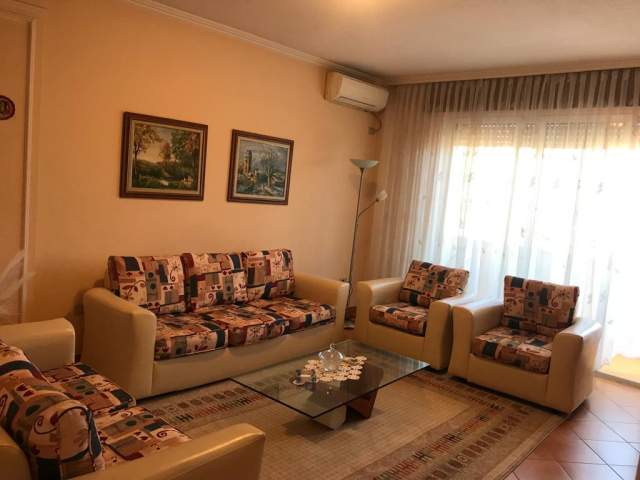 Tirane, jepet me qera apartament 2+1+BLK Kati 6, 110 m² 500 Euro (islam alla)