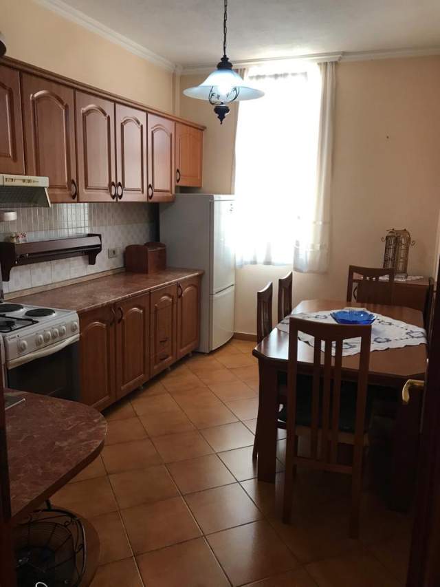 Tirane, jepet me qera apartament 2+1+BLK Kati 6, 110 m² 500 Euro (islam alla)