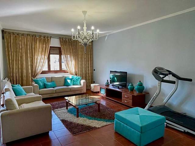 Tirane, jepet me qera apartament 2+1+A+BLK Kati 4, 124 m² 550 Euro (Komuna e Parisit)