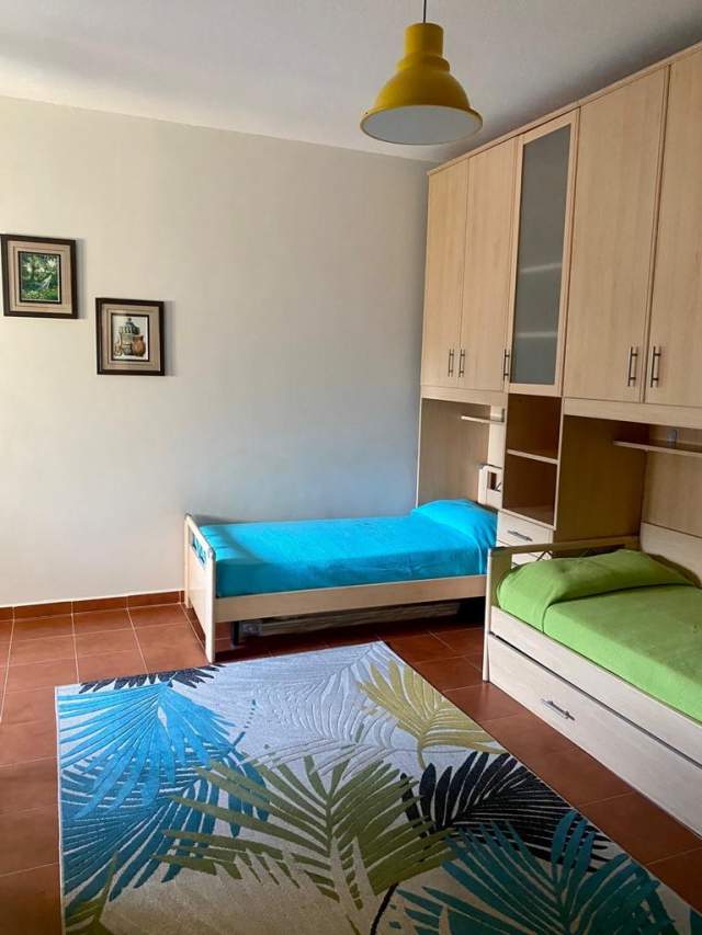 Tirane, jepet me qera apartament 2+1+A+BLK Kati 4, 124 m² 550 Euro (Komuna e Parisit)