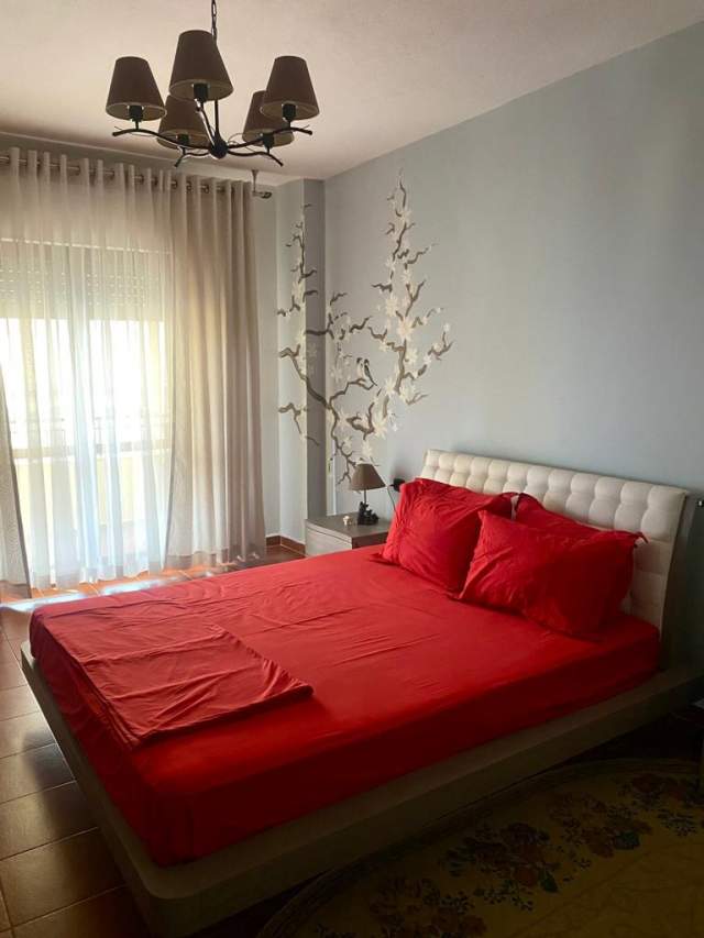 Tirane, jepet me qera apartament 2+1+A+BLK Kati 4, 124 m² 550 Euro (Komuna e Parisit)