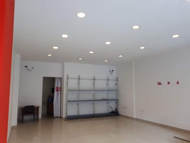Tirane, jepet me qera dyqan Kati 1, 70 m² 185.000 Euro (Ish ekzpozita)