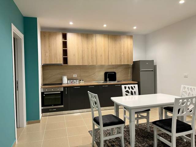 Tirane, jepet me qera apartament 1+1+BLK Kati 1, 70 m² 500 Euro (misto mame)