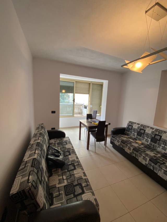 Tirane, jepet me qera zyre Kati 1, 105 m² 650 Euro (Prane Shkolles Edith Durhami)