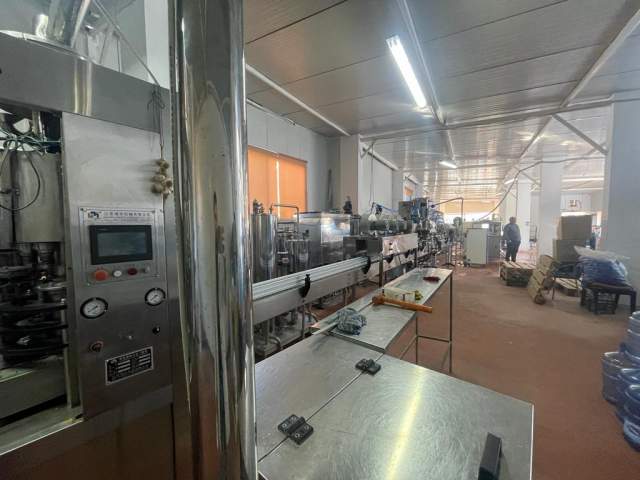 Tirane, shitet ambjent biznesi 900 m² 900.000 Euro