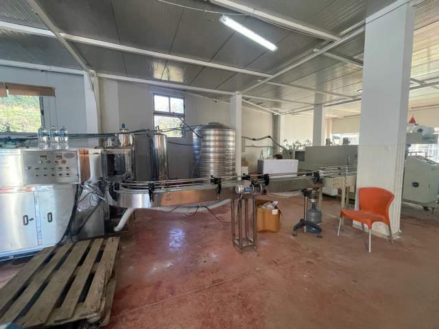 Tirane, shitet ambjent biznesi 900 m² 900.000 Euro
