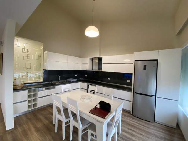 Tirane, jepet me qera apartament 2+1+A+BLK Kati 2, 136 m² 1.300 Euro (Rruga E Vilave)