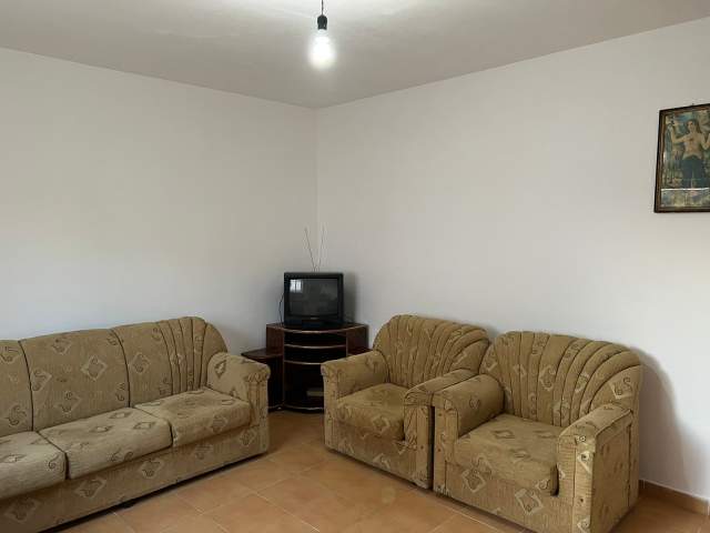 Tirane, jepet me qera apartament 1+1 Kati 7, 65 m² 300 € (Rruga 3 Dëshmorët)