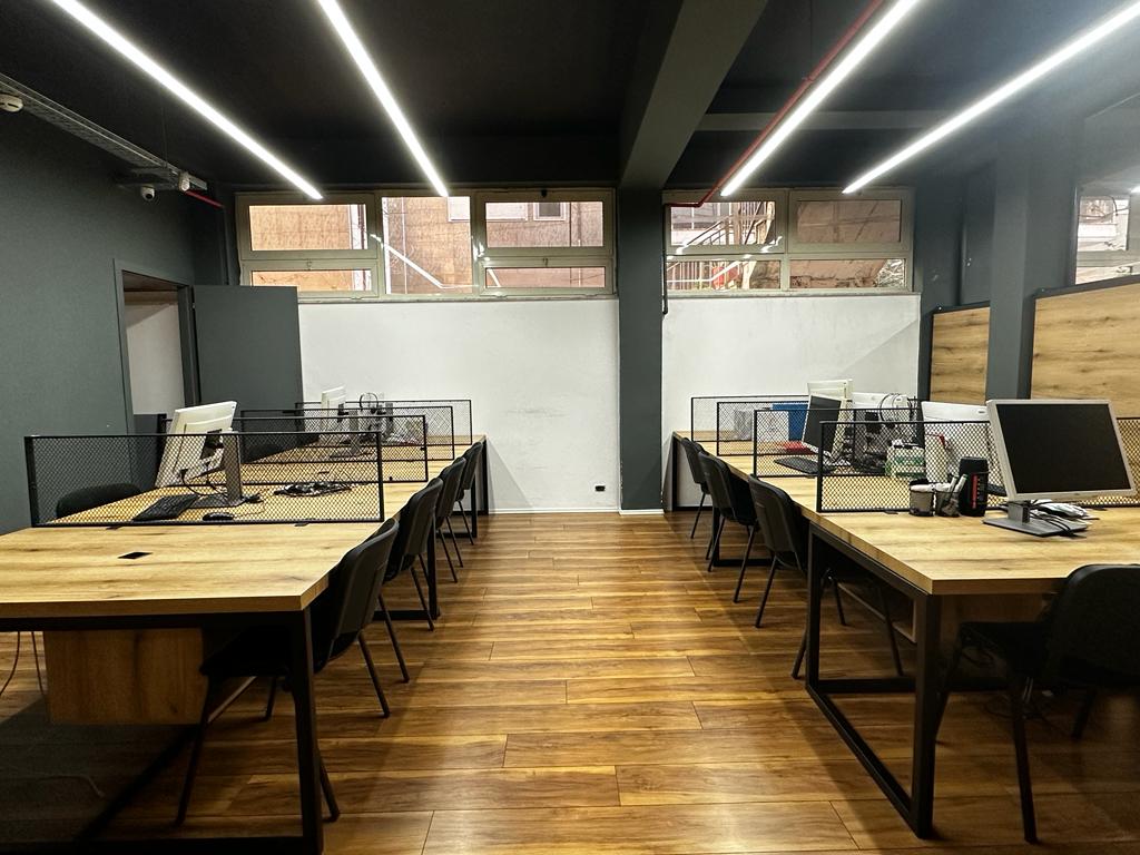 Tek 21 dhjetori jepet me qera ambjent 300 m2
