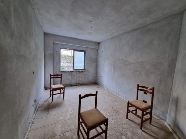 Sarande, shitet apartament Kati 1, 96 m² 76.800 Euro (Rruga Lefter Talo)