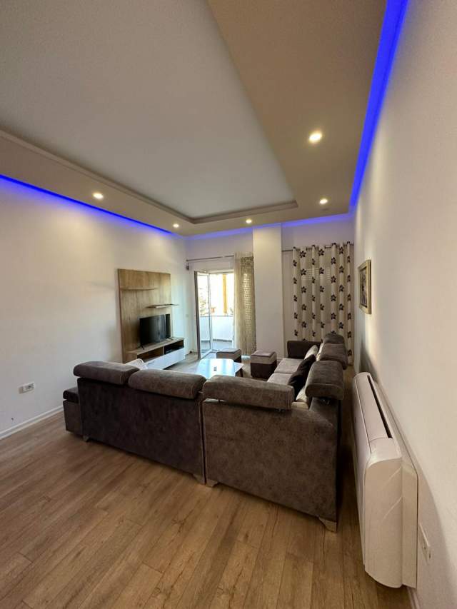 Tirane, jepet me qera apartament 2+1+BLK Kati 2, 120 m² 700 Euro (rruga peti)