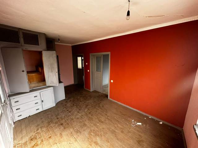 Korce, shitet shtepi 3+1 Kati 2, 140 m² 52.000  (Lagjia 18, Korçë)