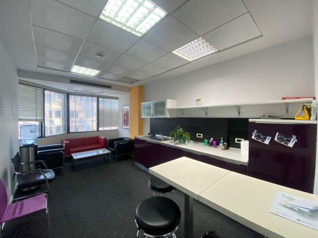 Tirane, jepet me qera zyre Kati 11, 118 m² 2.400 Euro (Bulevardi Deshmoret E Kombit)