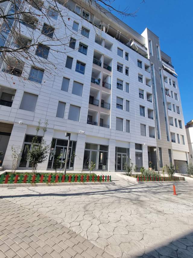 Tirane, Shitet Ambient Biznesi Kati 0, 41 m² 74.700 Euro (Brryli)