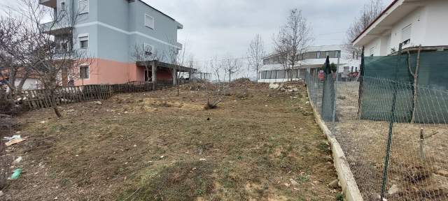 Tirane, shes toke 400 m² 50.000 Euro (Farke)