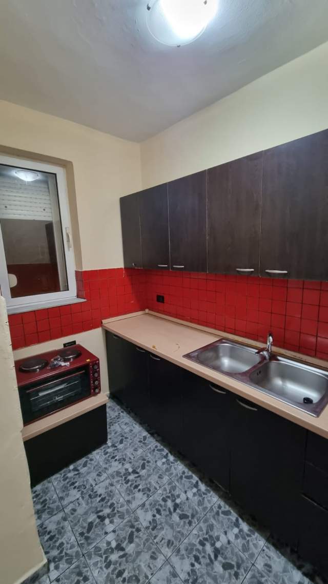 Tirane, jepet me qera apartament 1+1+BLK Kati 3, 55 m² 300 Euro (FERIT XHAJKO)