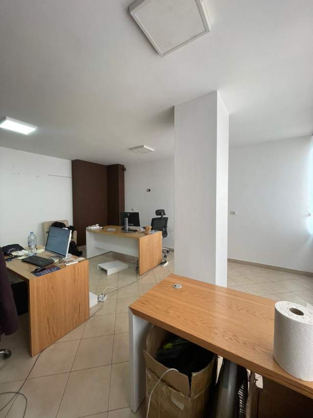 Tirane, jepet me qera apartament 3+1 Kati 2, 80 m² 450 Euro (tefta tashko)