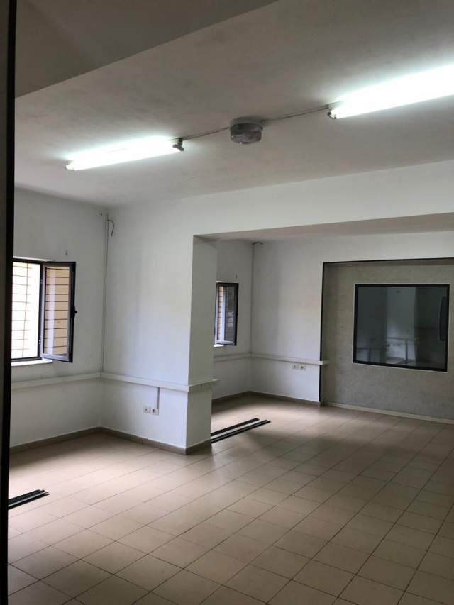 Tirane, jepet me qera ambjent biznesi Kati 2, 140 m² 750 Euro (hoxha tahsin)