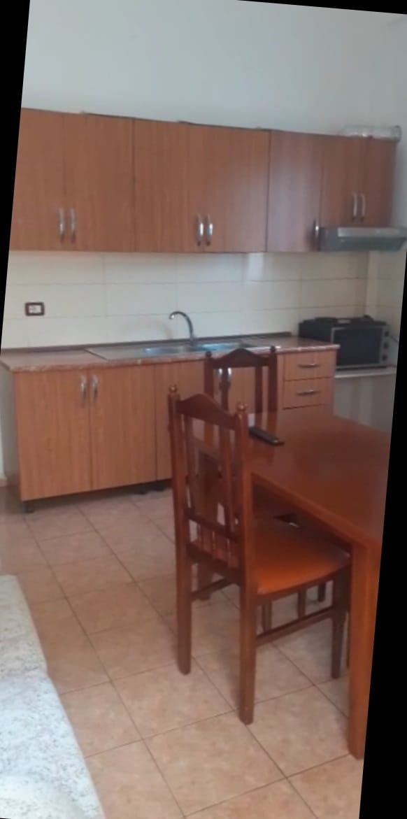 Tirane, jepet me qera apartament 1+1+BLK Kati 2, 380 m² 27.000 Leke (JORDAN MISJA)