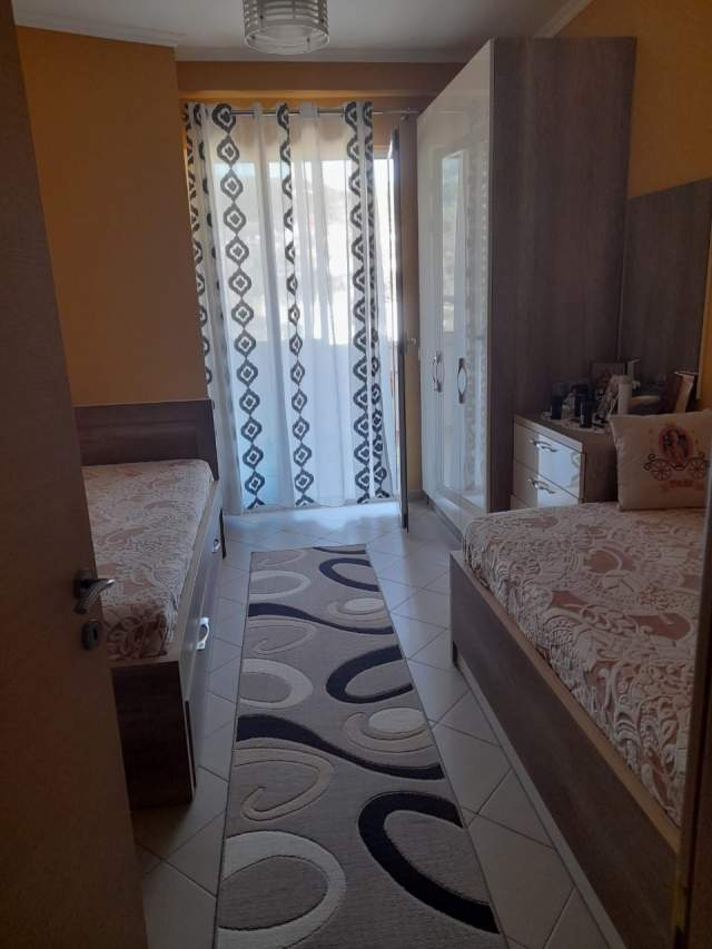 Tirane, shitet apartament 2+1+BLK Kati 4, 102 m² 85.000 Euro (Thesarit)