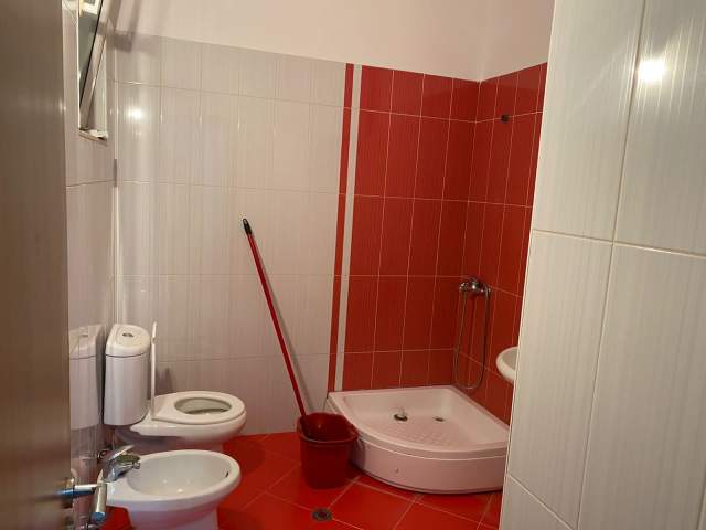 Tirane, shitet dyqan Kati 0, 54 m² 216.000 Euro (perlat rexhepi)