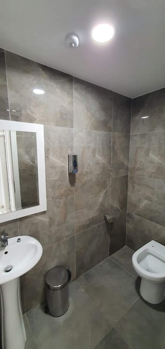Tirane, jepet me qera dyqan Kati 1, 100 m² 2.000 Euro (hoxha tahsin)