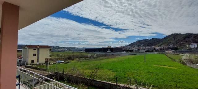 Tirane, shes shtepi 2 Katshe , 200 m² ndertim dhe 600 m2 truall, 150.000 Euro (Vore)