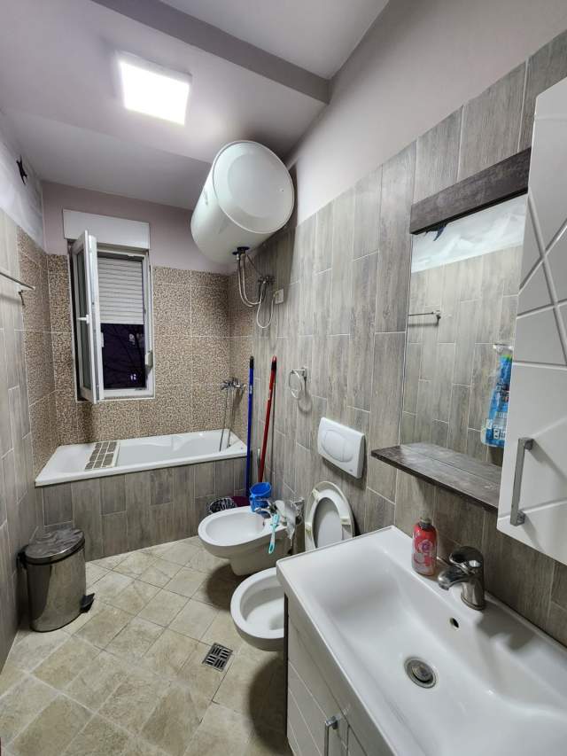Tirane, jepet me qera apartament 2+1+BLK Kati 5, 72 m² 500 Euro (Ndre Mjeda)