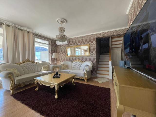 Tirane, jepet me qera apartament duplex 4+1+A+BLK Kati 5, 160 m² 1.500 Euro (Liqeni i Thate, Kompleksi FZ)