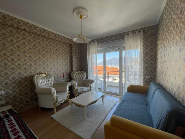 Tirane, jepet me qera apartament duplex 4+1+A+BLK Kati 5, 160 m² 1.500 Euro (Liqeni i Thate, Kompleksi FZ)