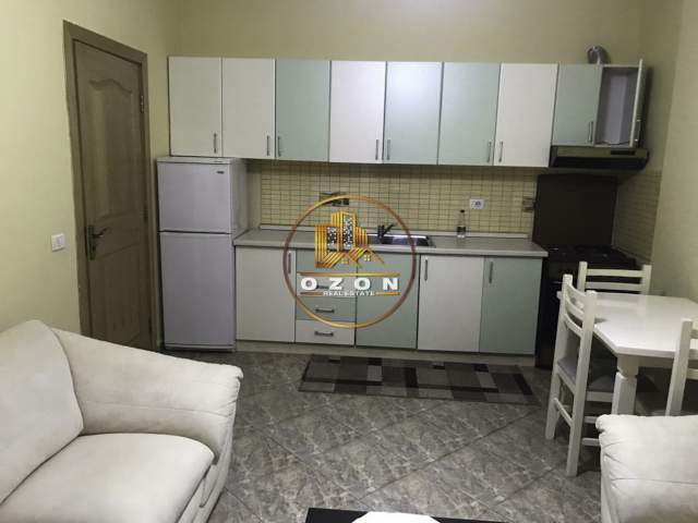 Tirane, jepet me qera apartament 1+1+BLK Kati 5, 60 m² 400 Euro (ISH EKSPOZITA)