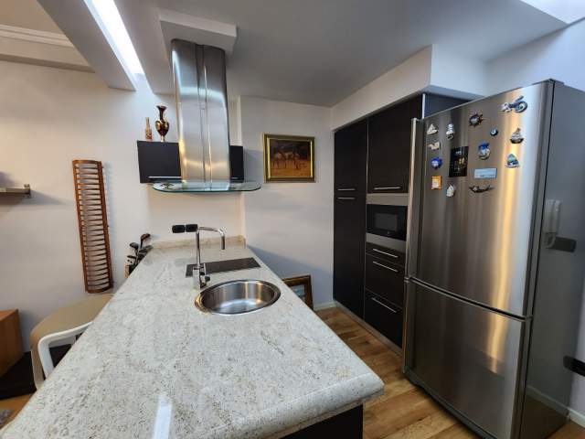 Tirane, jepet me qera apartament 1+1 Kati 5, 53 m² 500 Euro (Rruga Bardhok Biba)