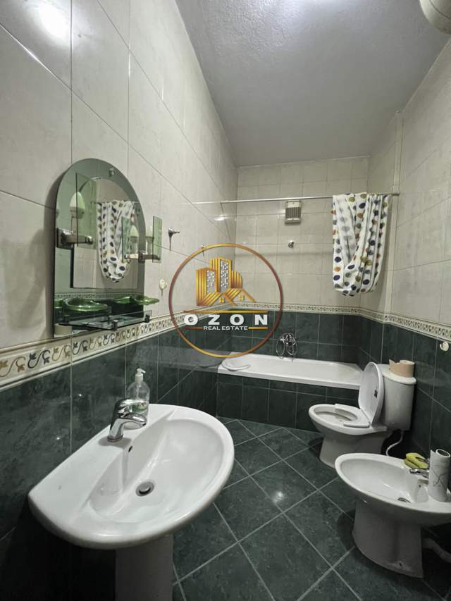 Tirane, jepet me qera apartament 2+1+A+BLK Kati 3, 120 m² 720 Euro (BLLOKU)