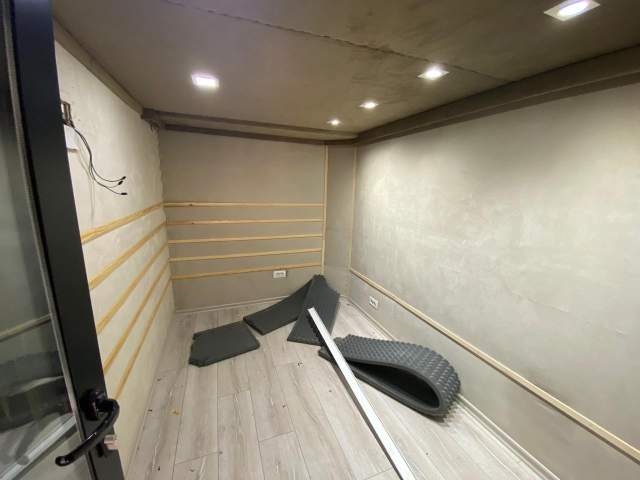 Tirane, jepet me qera ambjent biznesi Kati 0, 30 m² 300 Euro (Foto xhavella)
