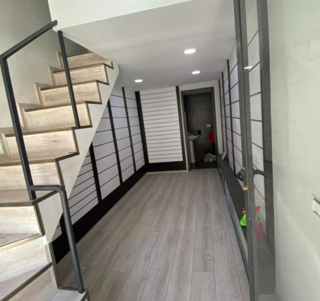 Tirane, jepet me qera ambjent biznesi Kati 0, 30 m² 300 Euro (Foto xhavella)