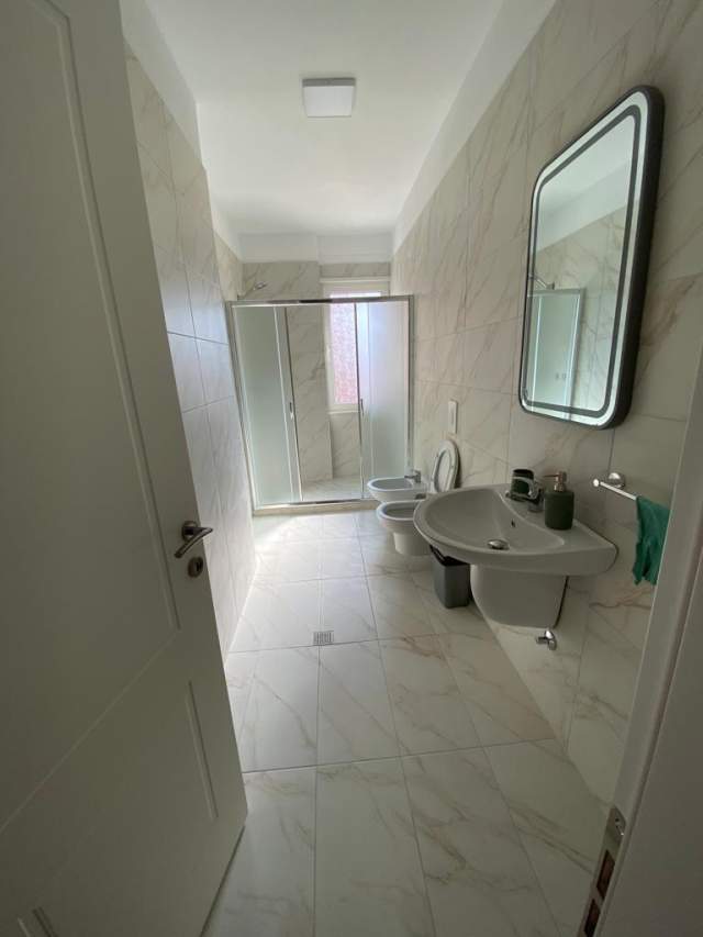 Tirane, jepet me qera apartament 2+1+BLK Kati 3, 106 m² 500 Euro (Sima-Com)