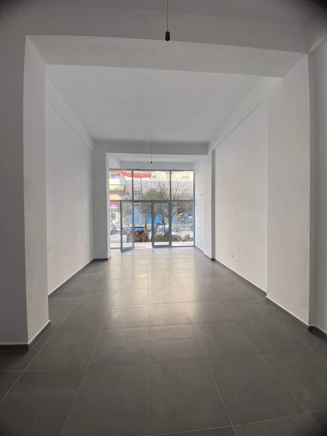 Tirane, jepet me qera ambjent biznesi Kati 0, 43 m² 200 Euro (Astir)