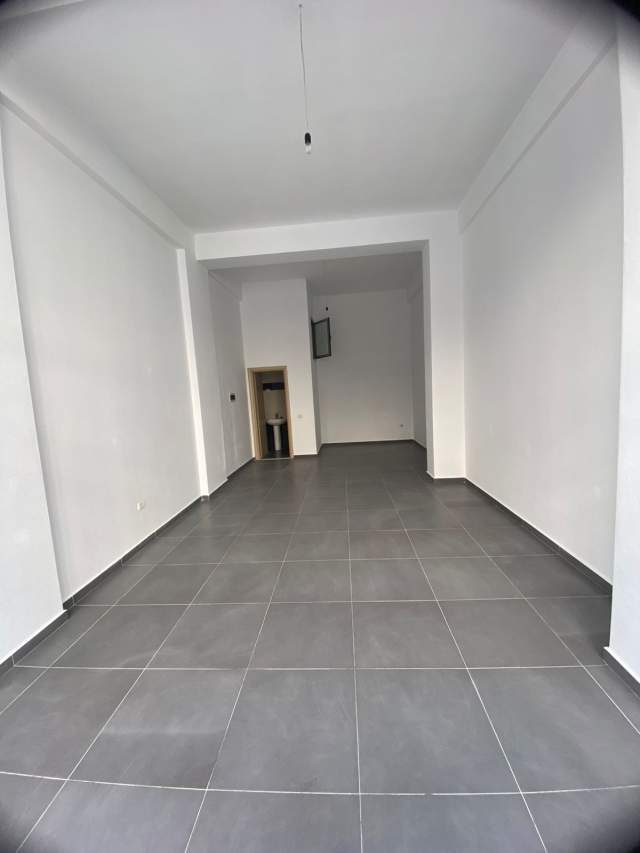 Tirane, jepet me qera ambjent biznesi Kati 0, 43 m² 200 Euro (Astir)