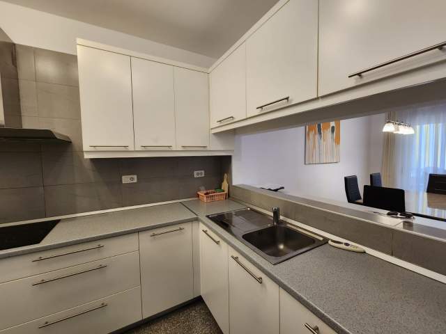 Tirane, jepet me qera apartament 2+1+BLK Kati 3, 116 m² 700 Euro (teg)