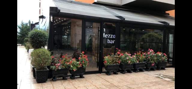 Tirane, jepet me qera lokal Kati 1, 200 m² 1.000 Euro (JORDAN MISJA)