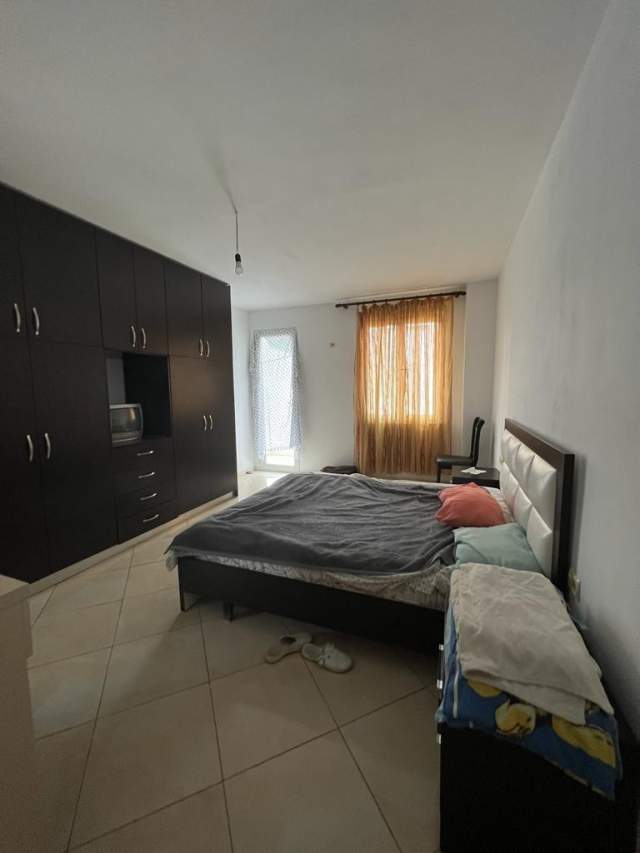 Tirane, jepet me qera apartament 2+1+BLK Kati 2, 110 m² 400 Euro (Sheshi Leonora (Komun Parisi))