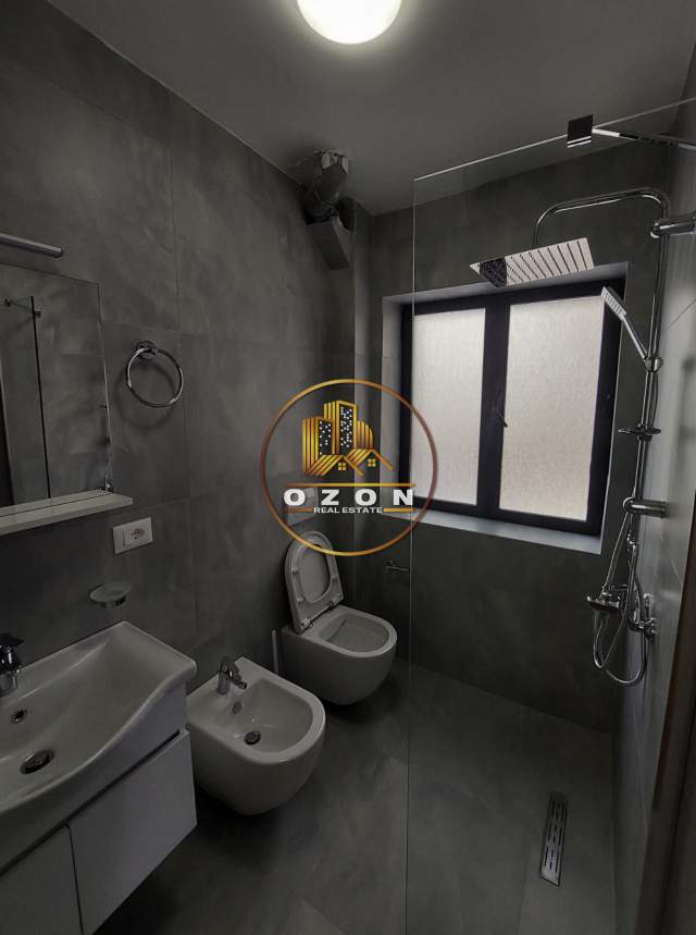 Tirane, jepet me qera ambjent biznesi Kati 2, 60 m² 400 Euro (Ish-Parku i Autobuzave)
