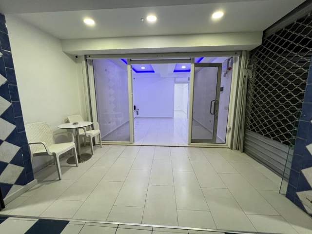 Tirane, shitet dyqan Kati 0, 32 m² 53.000 Euro (Dritan Hoxha)