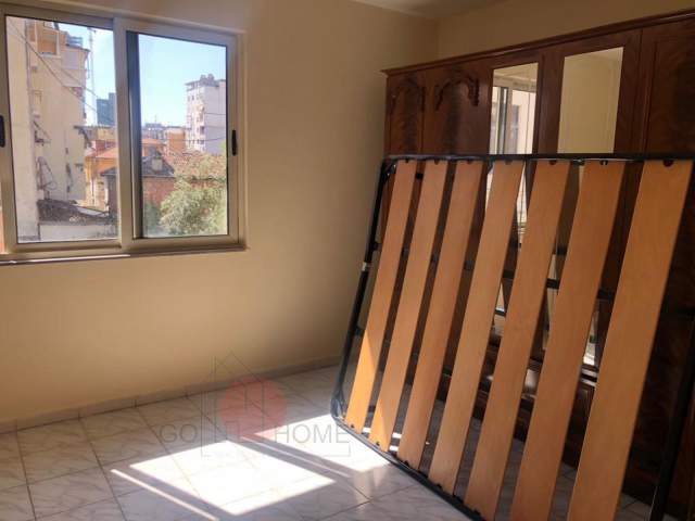 Tirane, jepet me qera ambjent biznesi Kati 3, 130 m² 800 Euro (STACIONI TRENIT)