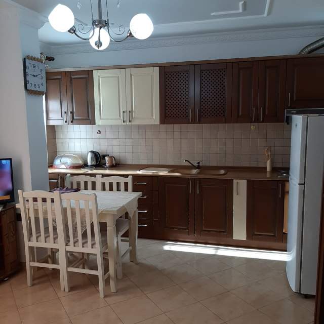 Tirane, jepet me qera apartament 1+1 Kati 1, 95 m² 50.000 Leke (ethem haxhi ademi)