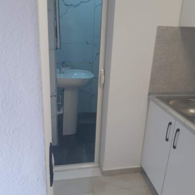Tirane, shitet apartament Kati 5, 28 m² 50.000 Euro (Ruga Bardhyl)