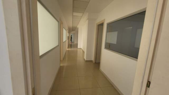 !DHENE! Durres, jepet me qera ambjent biznesi Kati 2, 450 m² 2.000 Euro (Sheshi Pranvera, Prane Postes, Durres)